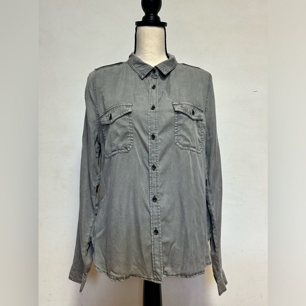 Universal Thread- button up long sleeve